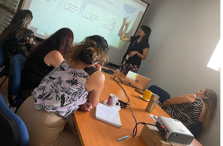 Unidad de Migración de Arica y Parinacota realiza charla al equipo de La Niñez y la Adolescencia se Defienden