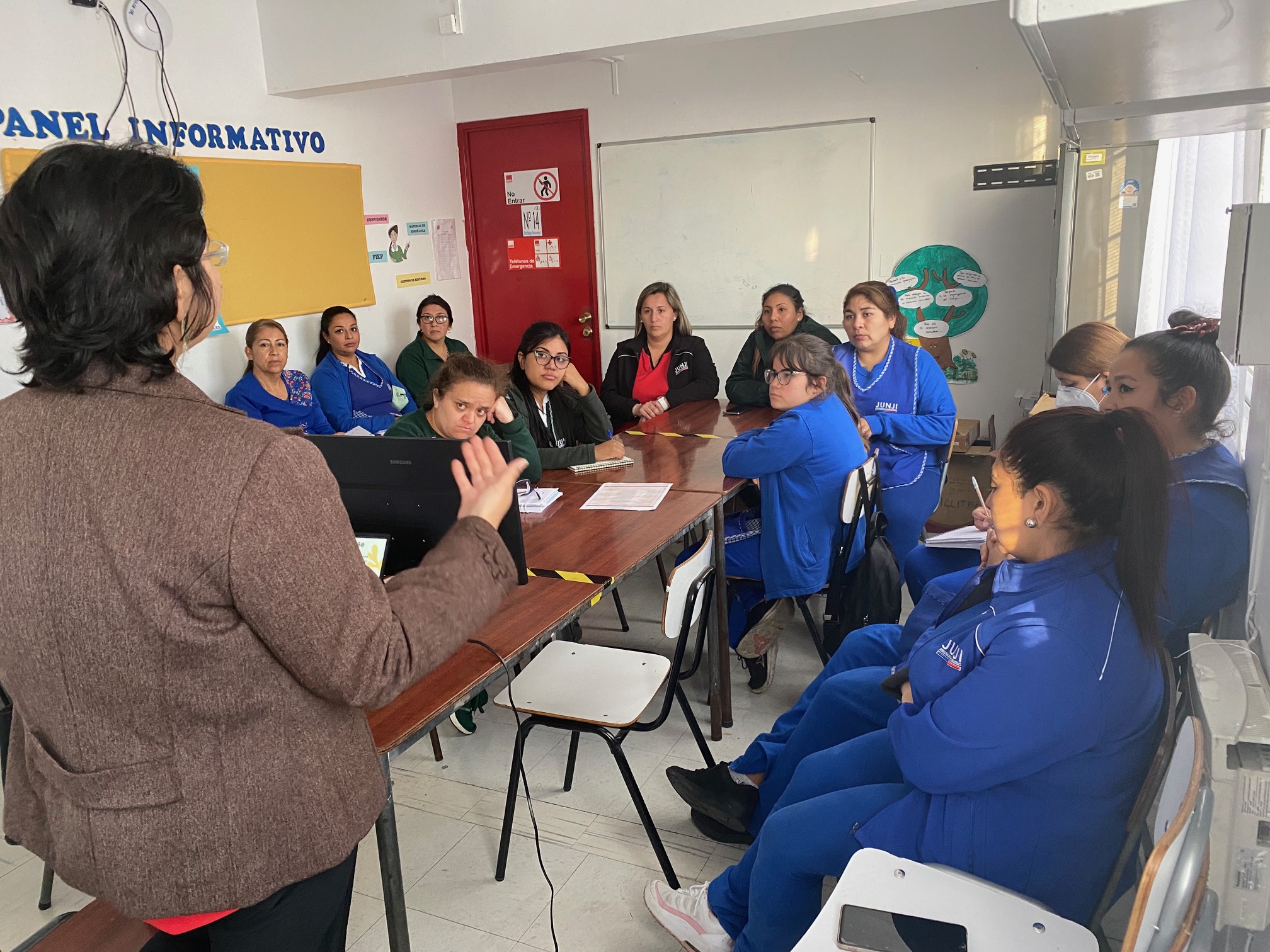 CAJTA capacita sobre infancia a personal educativo del Jardín Ardillita de Tocopilla