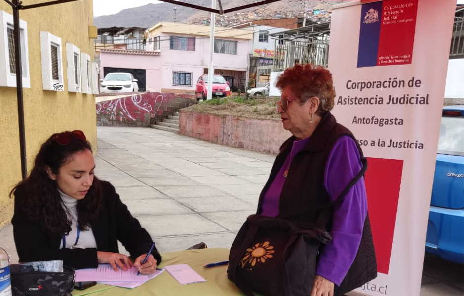 Oficina de Defensa Jurídica Integral a Adultos Mayores de la CAJTA participa en Feria de Servicios en Antofagasta