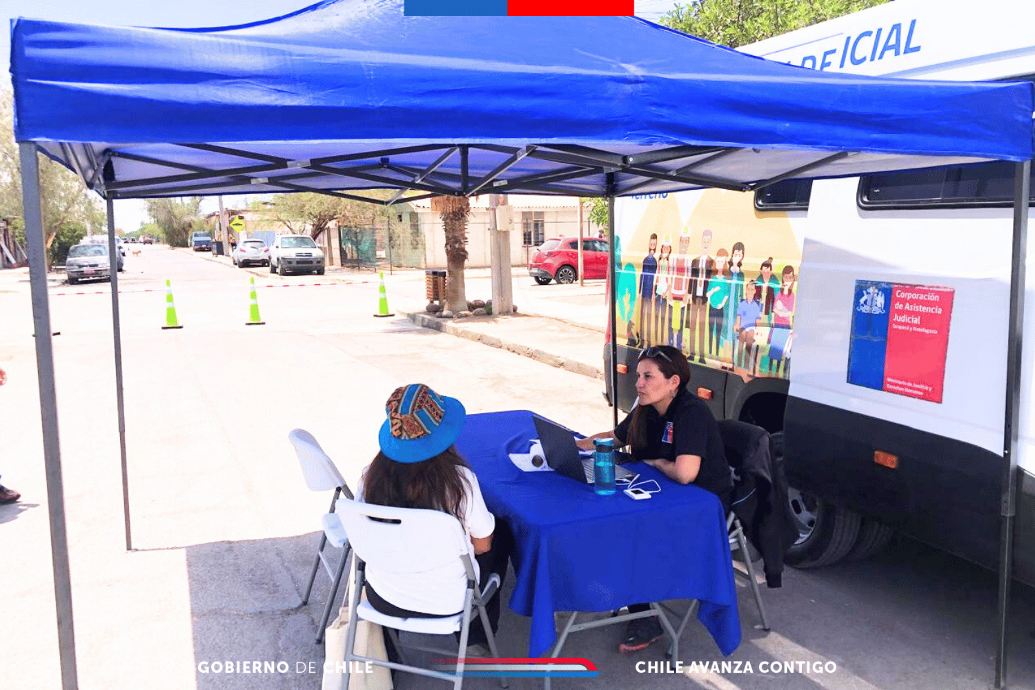 Consultorio Jurídico Móvil del Tamarugal brindó atención en frontis de la Municipalidad de Huara