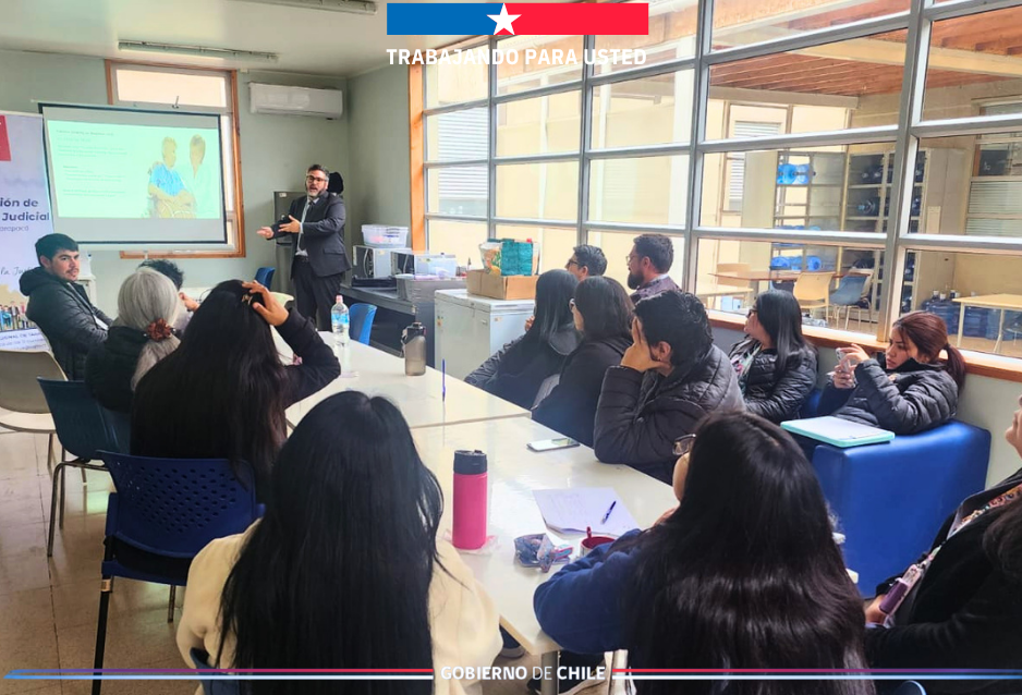 Consultorio Jurídico de Alto Hospicio capacita a funcionario/as de CESFAM Dr. Yandri Añazco