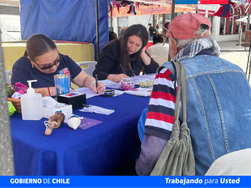 Consultorio Jurídico Iquique participa en Gobierno en Terreno en Plaza Prat